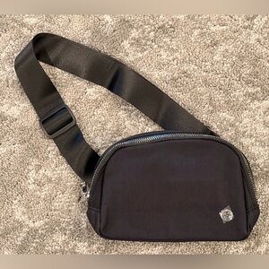 NEW NWT Halara Black Casual Waist Bag Fanny Pack Cross Body